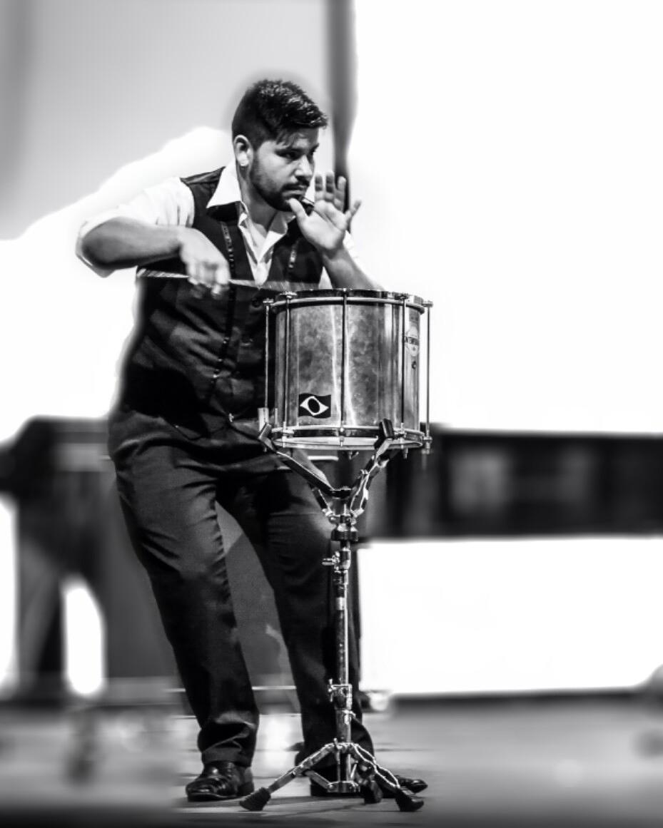 Renan Bueno playing snare drum